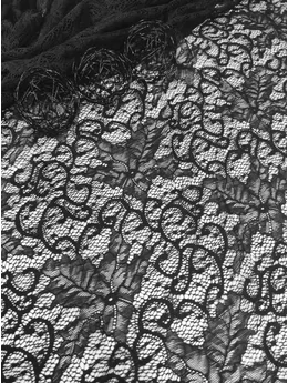 elasztikus csipke /indás-leveles (levél 10.8cm×8.8cm) /fekete