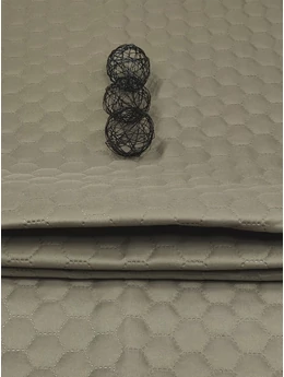 steppelt anyag /vízlepergetős /méhsejt mintás (méhsejt 3,4cm×3,4cm) /taupe