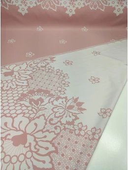 BLOKKOS mintás barbie anyag /fehér csipkés-virágos (csipkés-virágos sáv 50cm) /púderrózsaszín