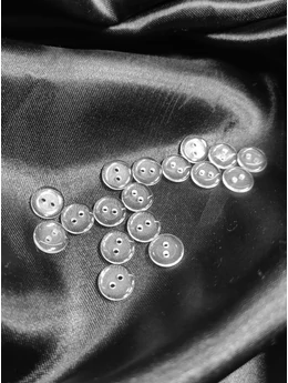 kétlyukú műanyag gomb /10mm /átlátszó