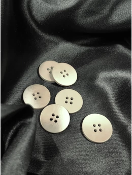 négylyukú műanyag gomb /22mm /mogyoró ombre