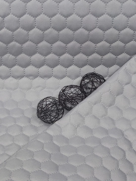 steppelt anyag /vízlepergetős /méhsejt mintás (méhsejt 3,4cm×3,4cm) /ezüstszürke