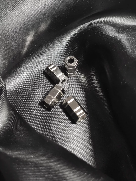 fém zsinórvég /4mm /hatszög /nikkel