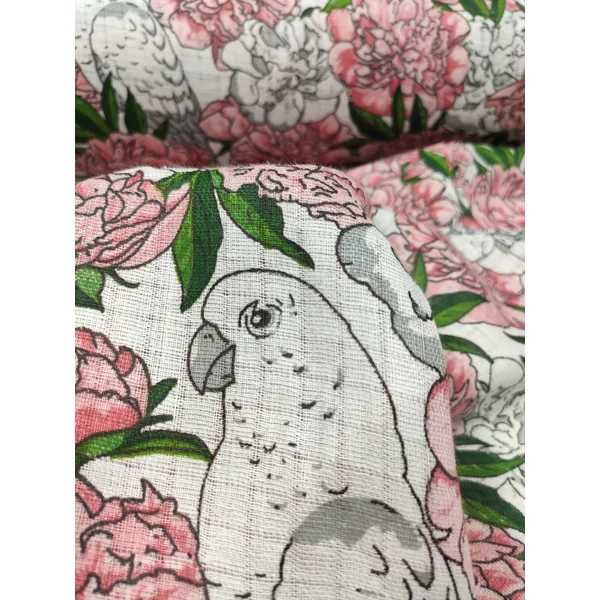 pelenka anyag /papagáj rózsákkal (papagáj 8cm×18cm) /szürke-mályva-fehér(FÉLMÉTER)
